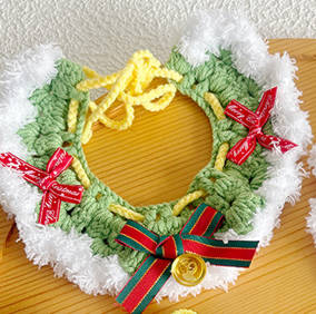 Luxury Christmas Crochet Pet Collar – Plush Trim Holiday Design for Cats & Small Dogs