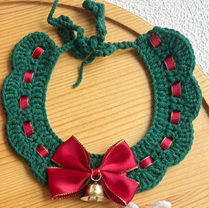 Christmas Crochet Pet Collar with Bow & Bell – Elegant Holiday Design for Cats & Small Dogs